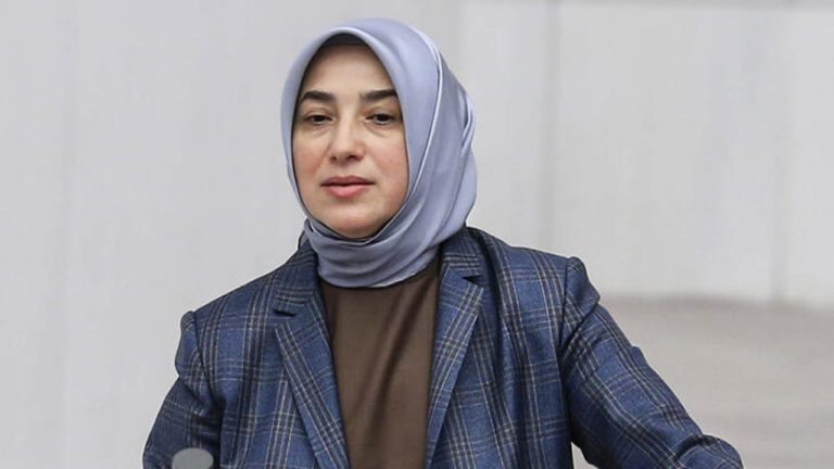 Özlem Zengin çıplak aramayı yine inkar etti: Ahlaklı kadın suç duyurusu için bir yıl beklemez