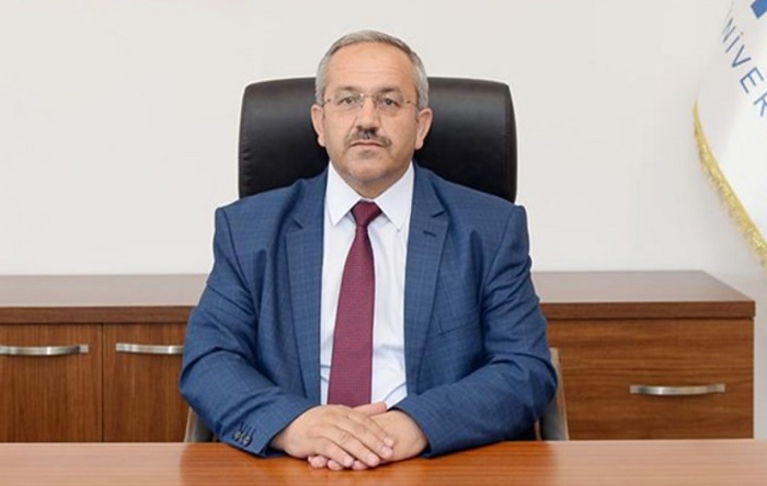 Açılış duası bilmeyen ilahiyat profesörü 4 fakültenin dekanlığını yapıyor