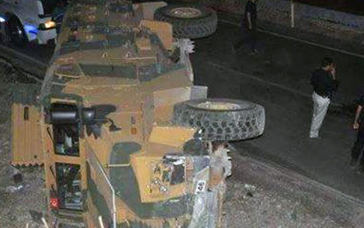 Askeri araç devrildi, 11 asker yaralandı