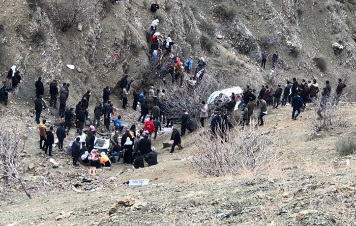 Batman’da öğrenci servisi uçuruma yuvarlandı: 2 ölü, 24 yaralı