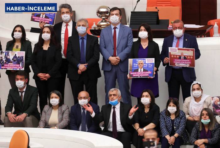 Demokrasi yerle bir!