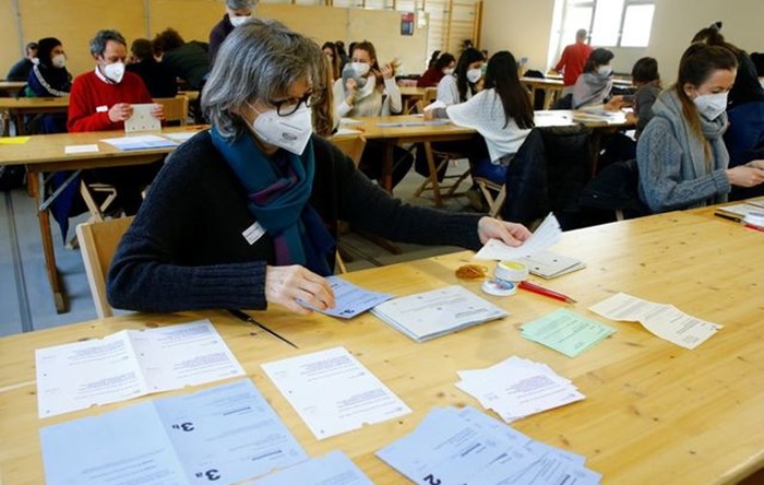 İsviçre’de referandum: Burka yasağı kabul edildi