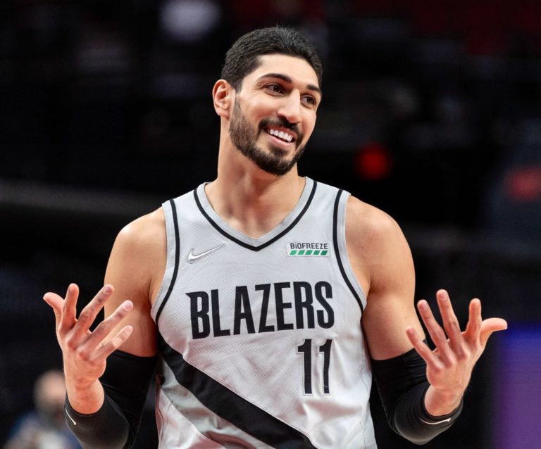 Blazers son anda kazandı; 30. Double-Double’ını yapan Enes Kanter galibiyeti Aslı Erdoğan’a adadı