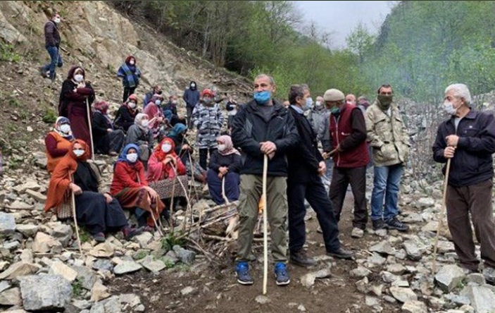 Yandaş müteahhit Mehmet Cengiz’in adamları, vatandaşların üzerine dozer sürdü