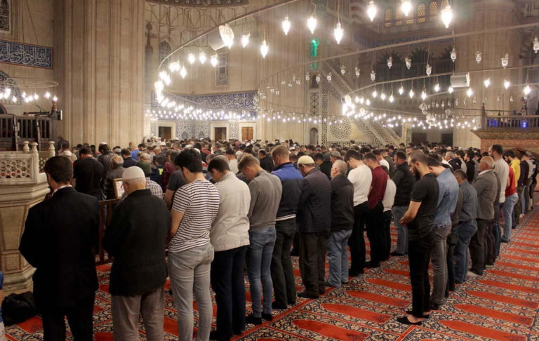 Diyanet İşleri Başkanı Erbaş açıkladı; teravih namazı evlerde kılınacak