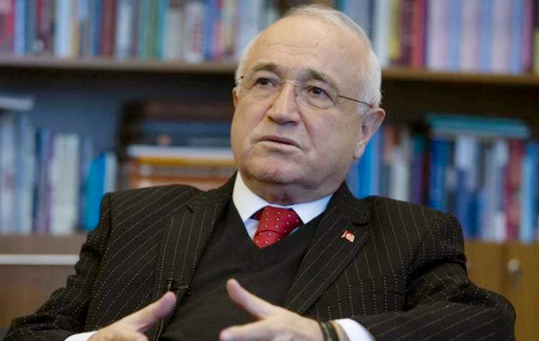 Cemil Çiçek: Fiyakalı laflara bakmayın, anayasayı değiştirmek kolay değil