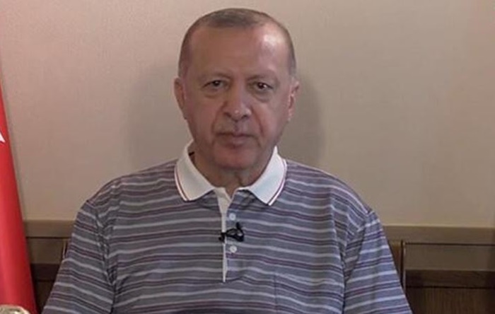 Erdoğan’ın bayramlaşma törenindeki yorgun anları: Duraksadı, gözleri kapandı