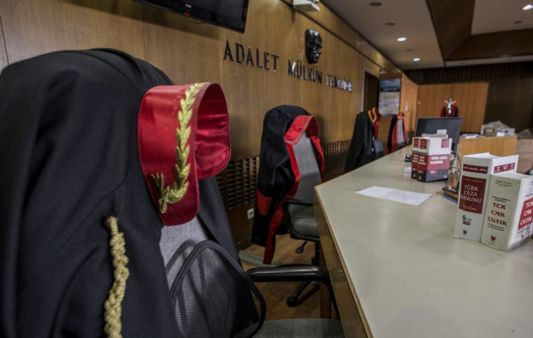 KHK’lı öğretmen hukuksuzlukları sordu, TBMM yargıyı adres gösterdi