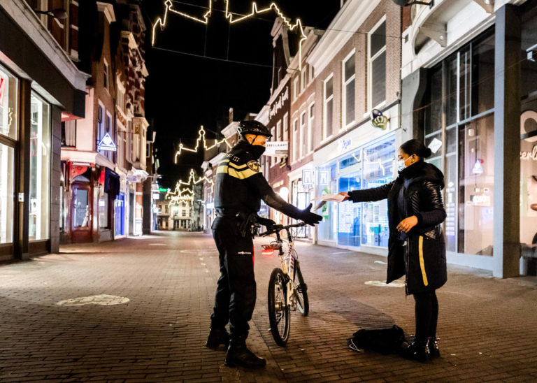 Hollanda tam kapanma kararı aldı