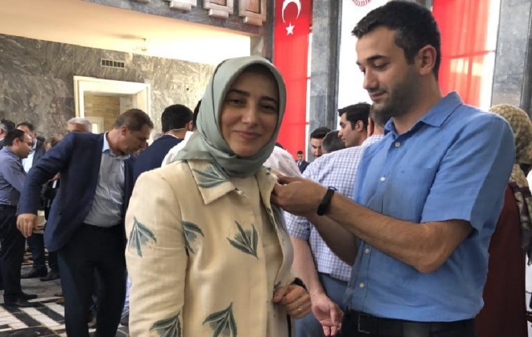 AKP’li Özlem Zengin’in kardeşi hem başhekim yardımcısı hem de anabilim dalı başkanı oldu