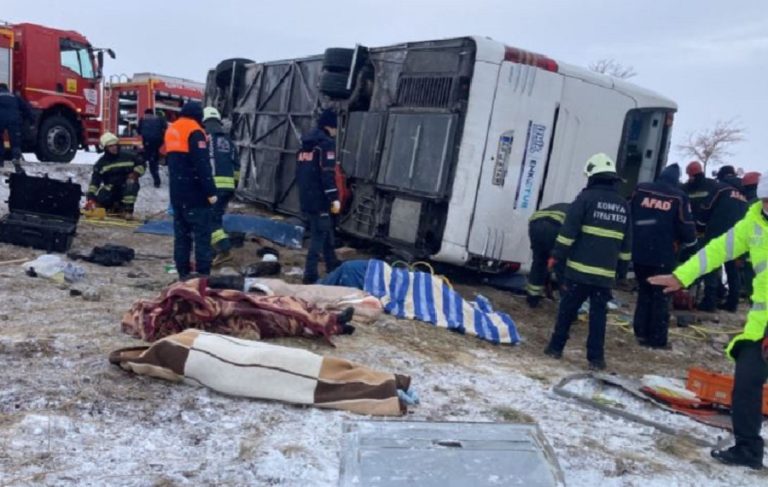 Konya’da otobüs devrildi: 5 ölü, 26 yaralı