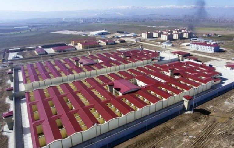 Yozgat Cezaevi’nde mahpuslara kalorifer işkencesi! Eksi 14 derecede donmaya terk edildiler