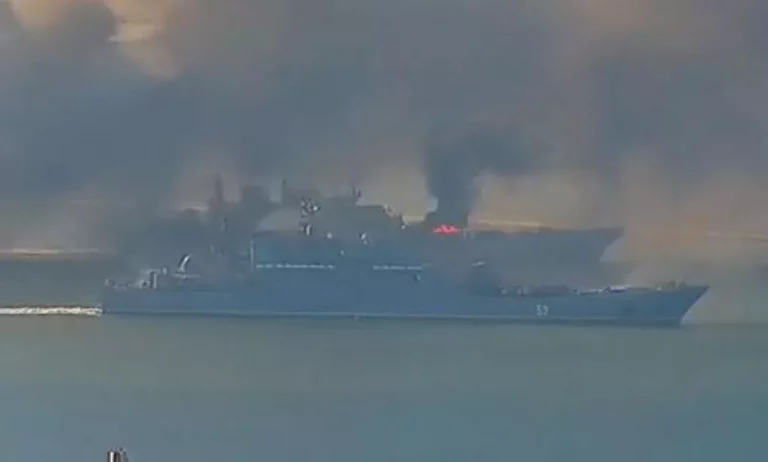 Pentagon: Rus savaş gemisi 2 Ukrayna füzesiyle vurulduktan sonra battı