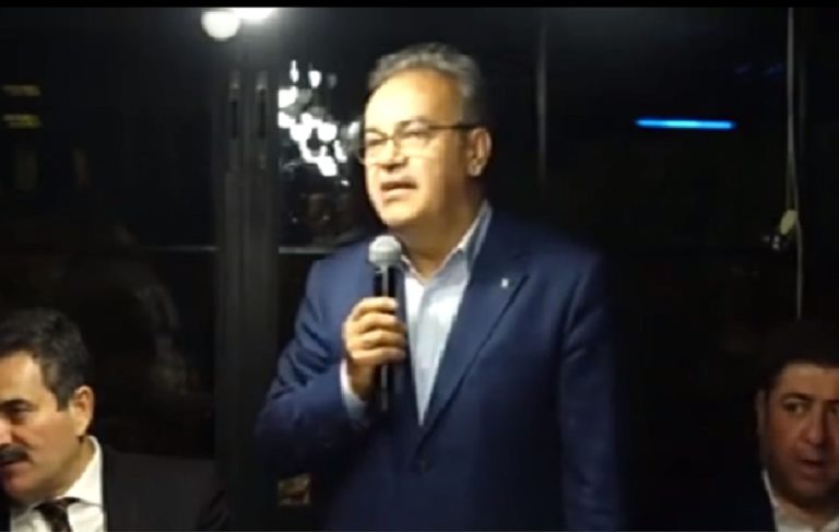 Mikrofon açık unutuldu: MKYK üyesinden AKP’li Başkana ‘dangalak’ çıkışı