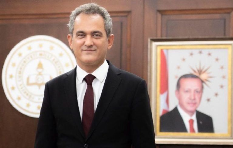 Mahmut Özer’in emriyle 22 bin sorunlu öğrenci sınıf geçti