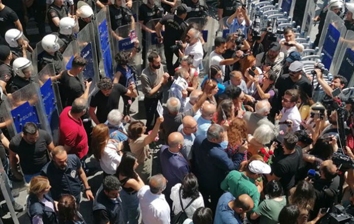 cumartesi-anneleri-2506x