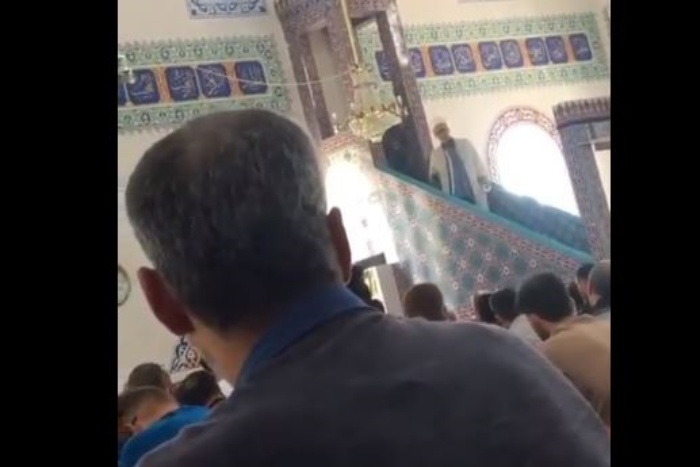 İmam hutbede doktorları suçladı: Sen olsan öldürmez misin?
