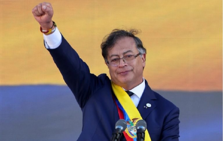 Eski gerilla Gustavo Petro, Kolombiya cumhurbaşkanı oldu