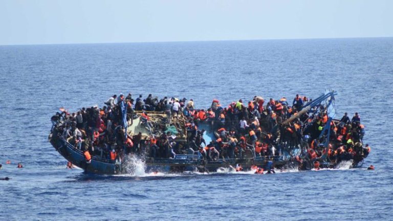 Ege’de göçmenleri taşıyan bot alabora oldu, 50 göçmen kayıp