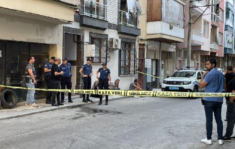 Balkondan eve girip eşi ve kayınpederini öldürdü
