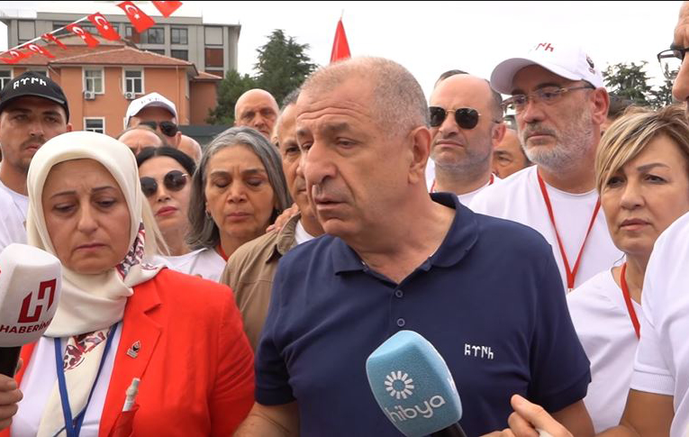 Ümit Özdağ, Cuma namazında imama seslendi: Atatürk’ü anmayacak mıyız?