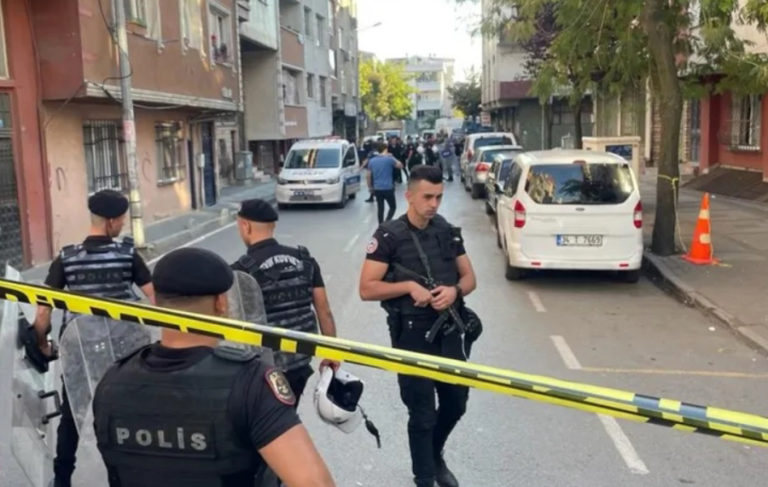 İstanbul’da kan donduran cinayet: Annesini öldürüp başını kesip balkondan attı