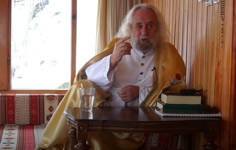 Hasan Mezarcı: Dini güncelledim, içki yasağı ve tesettürü iptal ettim