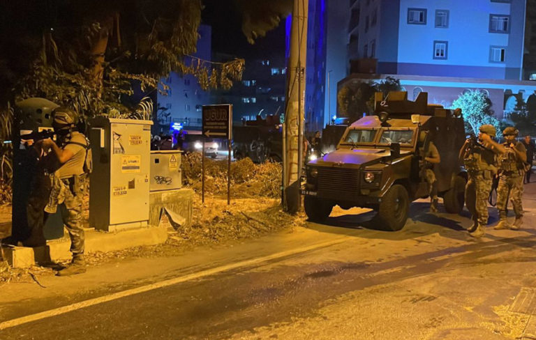 Polisevine saldırı soruşturmasında 22 kişi gözaltına alındı