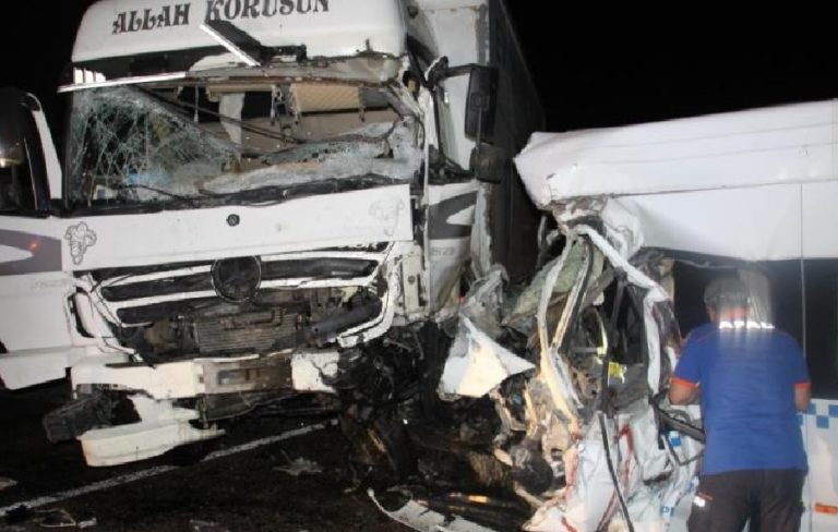 Sivas’ta feci kaza: 8 ölü, 9 yaralı
