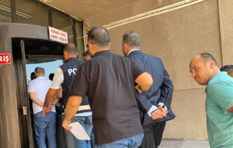 Basın odasını basan polis, Ünsal Ban’ı görüntüleyen gazetecileri tehdit etti: Resimleri basmayın!