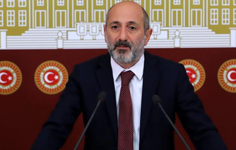 CHP’li Ali Öztunç’tan Ahmet Davutoğlu’na: Girmeselermiş! Kimse kafanıza silah dayamadı!