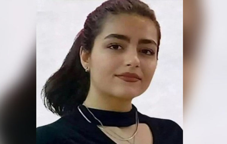 İran’da 16 yaşındaki Asra Panahi, Hamaney’i öven marşı söylemediği için öldürüldü