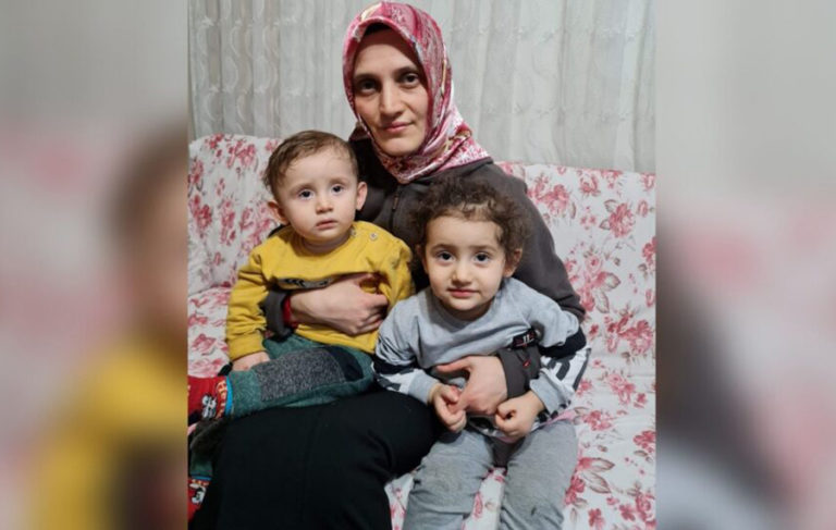 Yine bir anne iki küçük çocuğuyla cezaevine atıldı