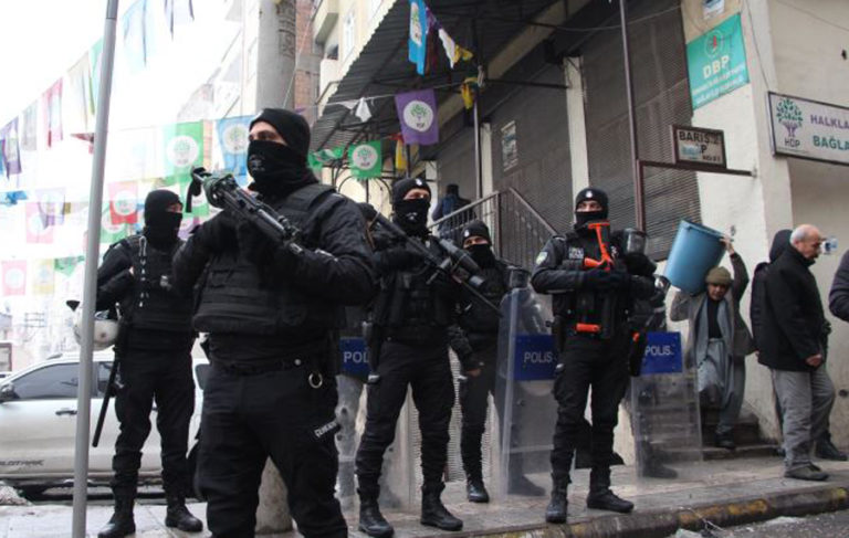 DBP Genel Merkezi’ne polis baskını: Çok sayıda gözaltı var