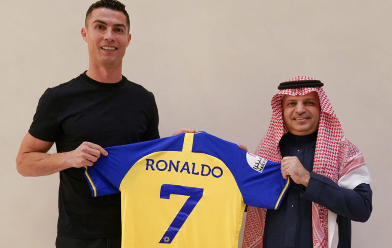 Cristiano Ronaldo Al Nassr’a resmen imzayı attı