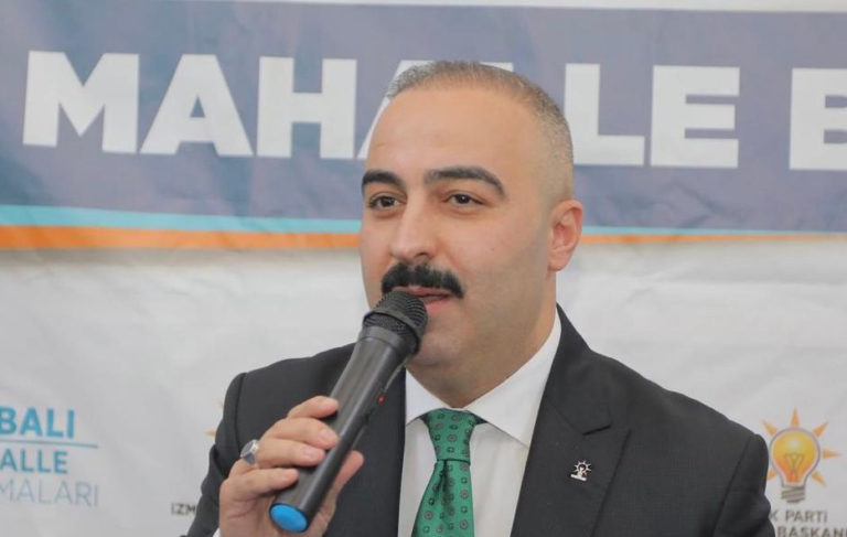 AKP’li başkanın makamında içkili-dansözlü eğlence