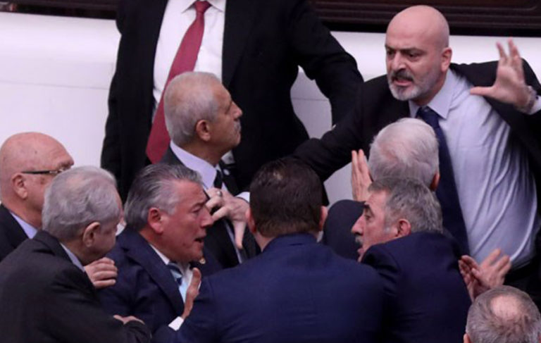 İYİ Partili Hüseyin Örs, saldırı anını anlattı: ‘Sanki hasımız, Mike Tyson gibi geliyor’