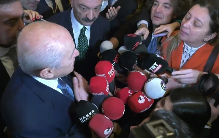 Gazetecinin Sinan Ateş sorusu Bahçeli’yi sinirlendirdi: ‘Hadi işine bak’