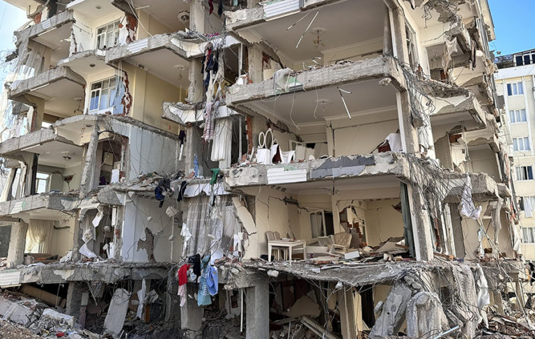 Depremzedelerin elektrik ve doğalgaz borçları silindi