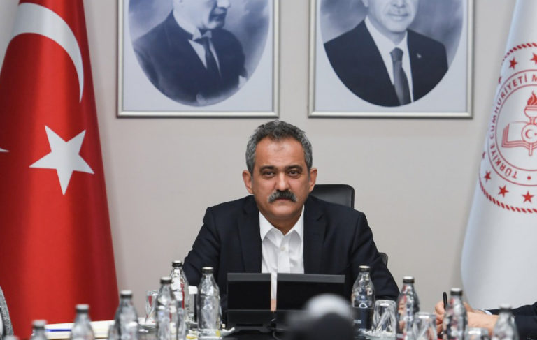 Bakan Özer: Deprem bölgesindeki eğitime ilişkin kararı yarın açıklayacağız