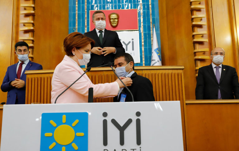 Aşık Mahzuni Şerif’in oğlu Emrah Mahzuni, İYİ Parti’den istifa etti
