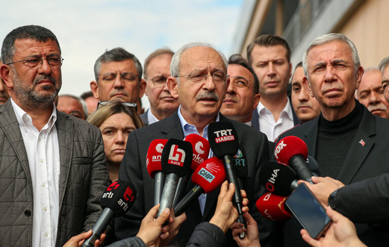 Kemal Kılıçdaroğlu deprem bölgesinde: Çadır ve konteyner sıkıntısı hala devam ediyor