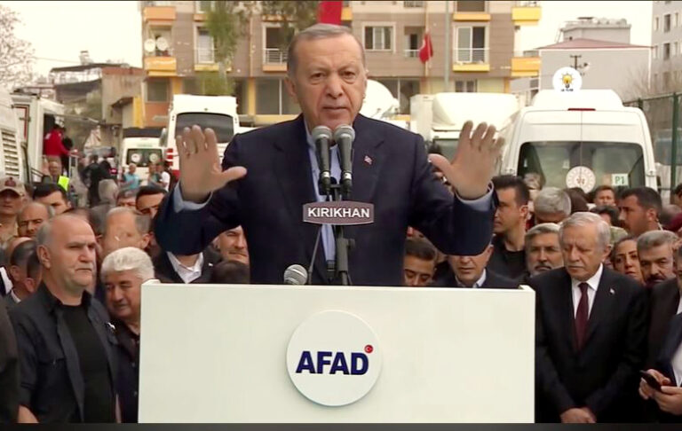Erdoğan, Kırıkhan’da depremzedelere böyle seslendi: Sıkıntılar yaşadıysanız helallik istiyoruz