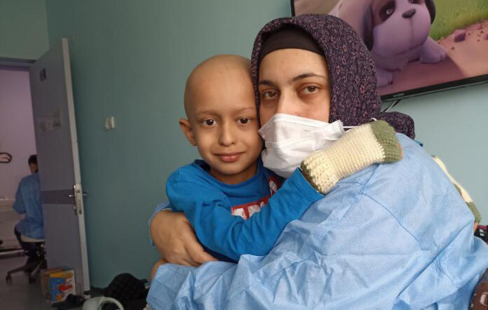 Yusuf Kerim'in annesi Gülten Sayın, yasal düzenlemeye rağmen günlerdir tahliye edilmiyor.