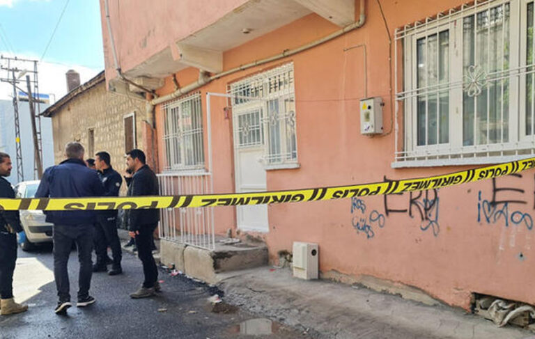 Diyarbakır’da korkunç cinayet! Eşini eşarpla boğarak, kuzenini bıçaklayarak öldürdü