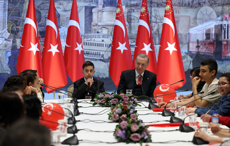 Erdoğan çocuklarla buluşmasında muhalefeti şikayet etti: Filyos nerede, bilmezler
