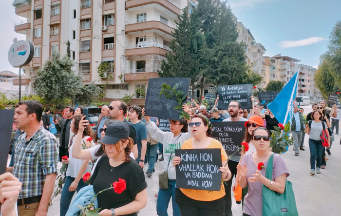 Hatay’da depremzedeler yürüdü: Unutmak yok, affetmek yok, helalleşmek yok!