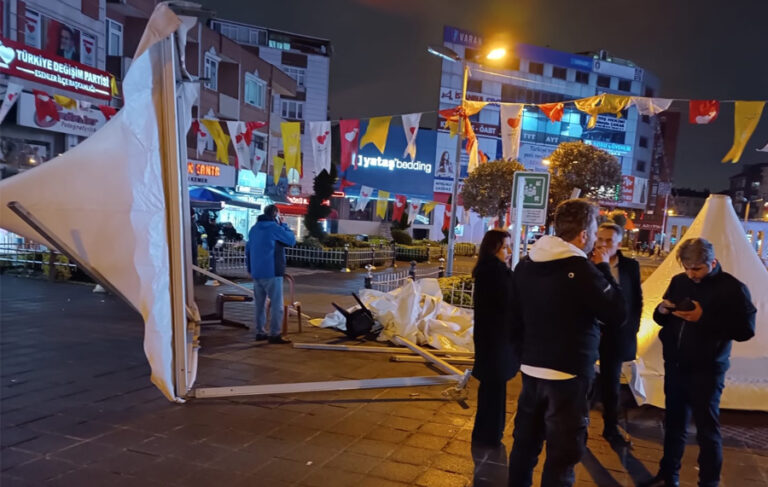 İstanbul’da İYİ Parti’nin seçim standına saldırı