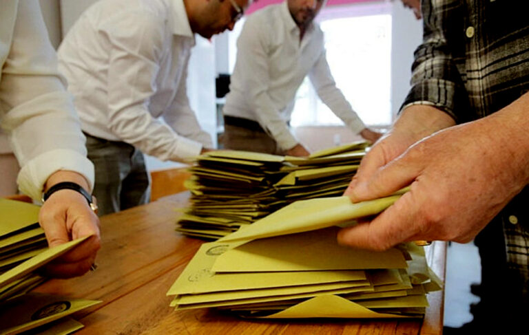USULSÜZLÜK İDDİALARI ARTIYOR | Yeşil Sol Parti: Yüzlerce sandıkta oylarımız YSK eliyle başka partilere yazılmış