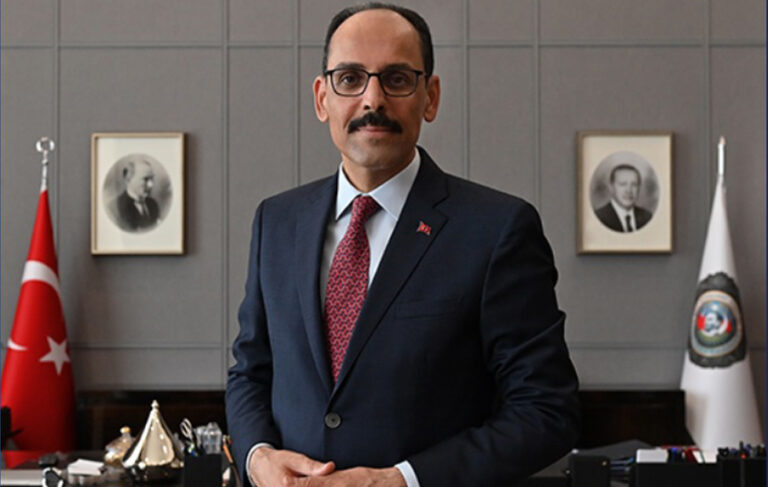 MİT Başkanı İbrahim Kalın’dan makam odasından ilk fotoğraf